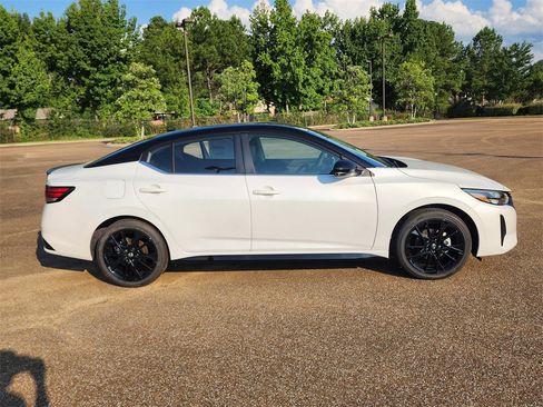 New 2025 Nissan Sentra SR w/ Midnight Edition image 16