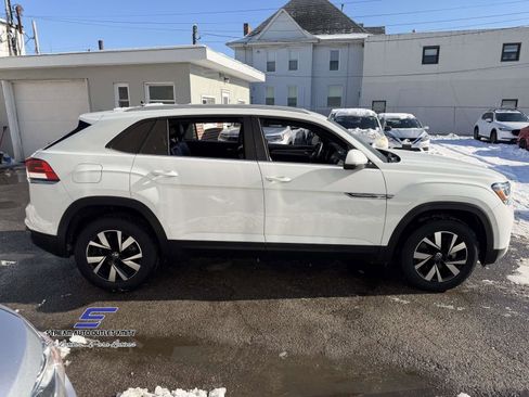 Used 2022 Volkswagen Atlas Cross Sport SE image 11