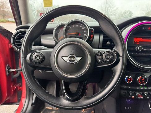 Used 2015 MINI Cooper 4-Door Hardtop image 12