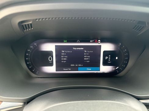 Used 2024 Volvo XC60 B5 Plus w/ Protection Package Premier image 17