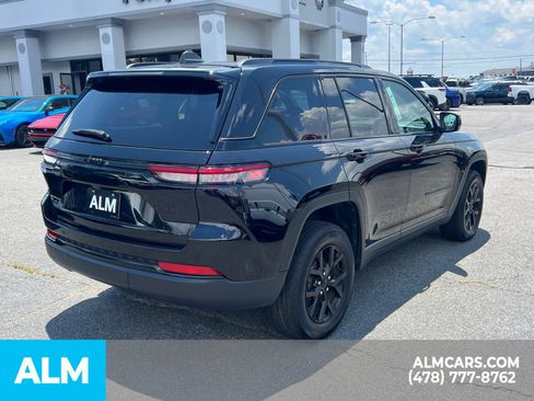 Used 2025 Jeep Grand Cherokee Altitude AWD/4WD image 6