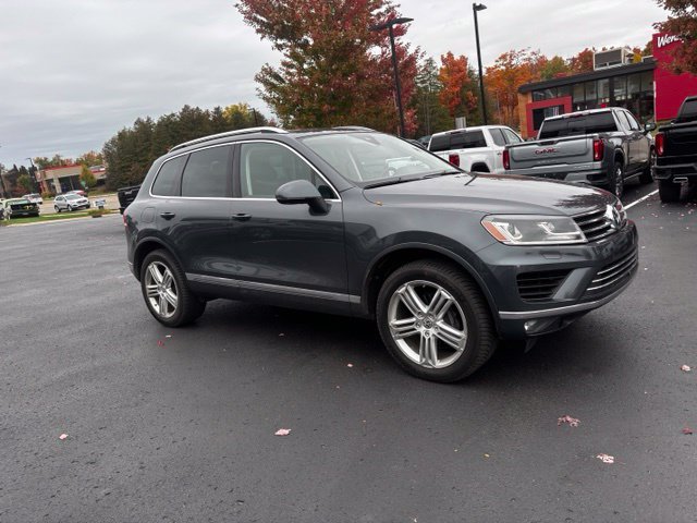 Used 2016 Volkswagen Touareg Executive AWD/4WD image 3