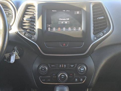 Used 2019 Jeep Cherokee Latitude w/ Cold Weather Group image 14