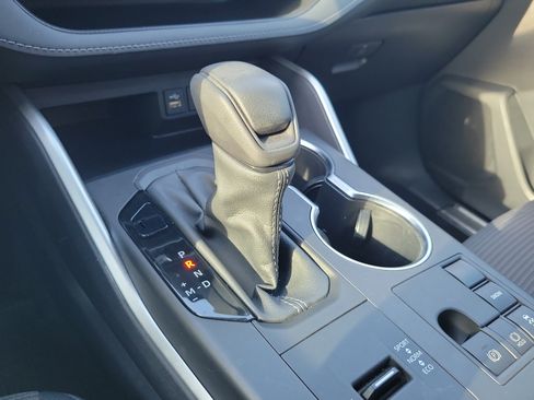 Used 2023 Toyota Highlander L FWD image 28