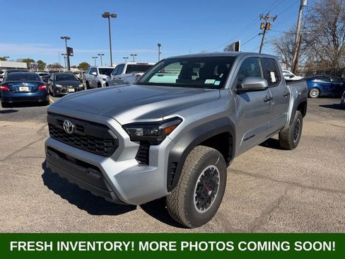 Used 2024 Toyota Tacoma TRD Off-Road image 3