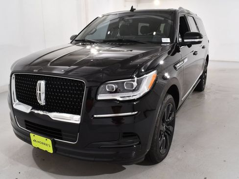 Used 2024 Lincoln Navigator L Reserve AWD/4WD image 2