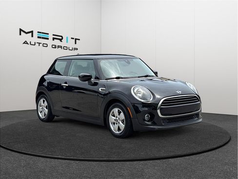 Used 2021 MINI Cooper 2-Door Hardtop FWD image 1