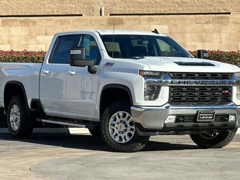 Used 2023 Chevrolet Silverado 2500 LT w/ Convenience Package image 2