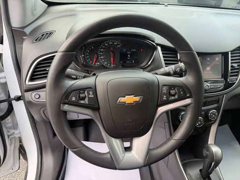 Used 2021 Chevrolet Trax LT w/ Premium Seat Package AWD/4WD image 15