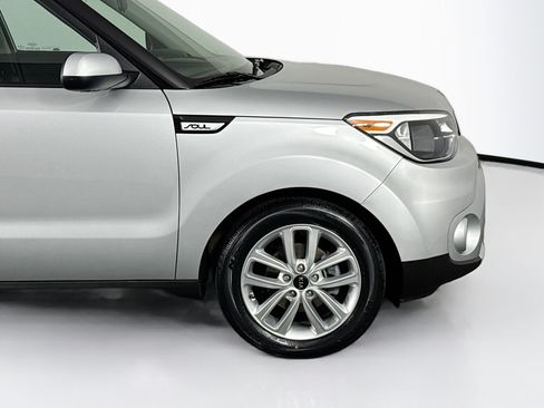Used 2018 Kia Soul + FWD image 40