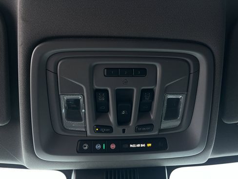 Used 2025 GMC Sierra 3500 Denali w/ Denali Reserve Package image 38