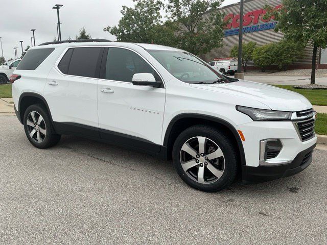 Used 2023 Chevrolet Traverse LT w/ LT Premium Package FWD image 2