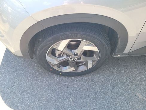 Used 2025 Hyundai Venue SEL FWD image 9