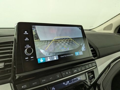 New 2026 Honda Odyssey Touring image 5