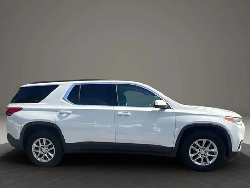 Used 2020 Chevrolet Traverse LT w/ Driver Confidence II Package AWD/4WD image 4