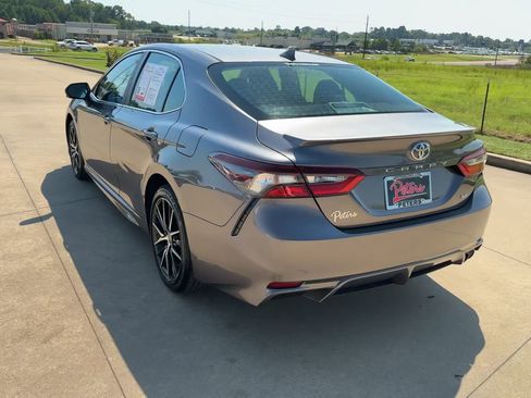 Used 2024 Toyota Camry SE image 7