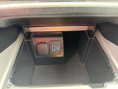 Used 2024 Ford Explorer Limited AWD/4WD image 31