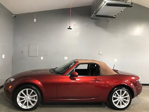 Used 2008 MAZDA MX-5 Miata Grand Touring w/ Premium Pkg RWD image 12