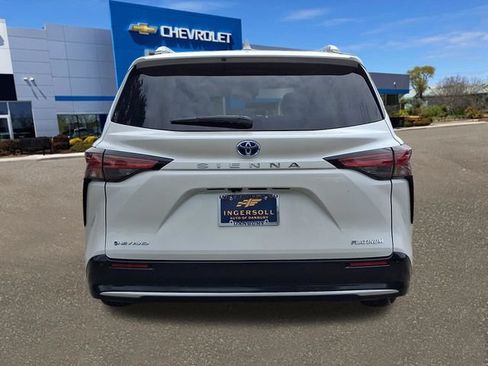 Used 2025 Toyota Sienna Platinum AWD/4WD image 25