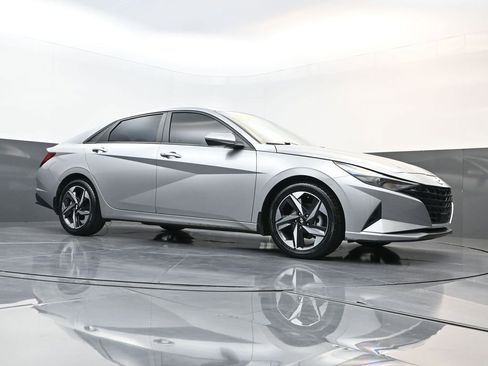 Used 2023 Hyundai Elantra SEL w/ Convenience Package image 27