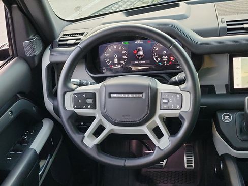 Used 2020 Land Rover Defender 110 HSE image 21