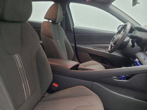 Used 2025 Hyundai Elantra SEL FWD image 21