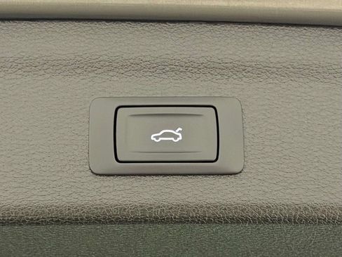 Used 2025 Audi Q3 2.0T Premium image 12