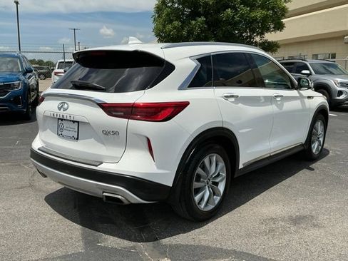 Used 2019 INFINITI QX50 Luxe w/ Navigation Package FWD image 3