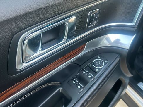 Used 2017 Ford Explorer Limited w/ Equipment Group 301A FWD image 16