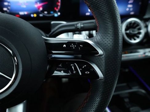 Certified 2025 Mercedes-Benz GLB 250 image 17