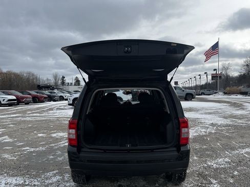 Used 2016 Jeep Patriot Latitude image 12