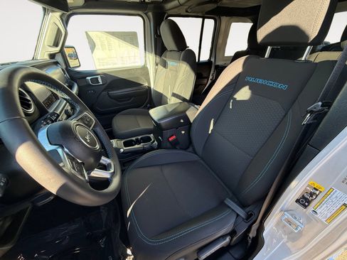 Used 2023 Jeep Wrangler Unlimited Rubicon 4xe image 10