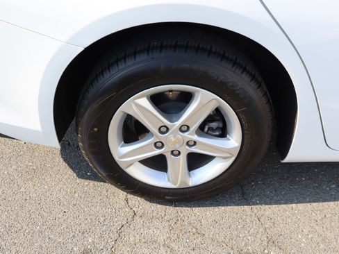 Used 2024 Chevrolet Malibu LT image 38