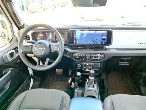 Used 2024 Jeep Gladiator Sport AWD/4WD image 24
