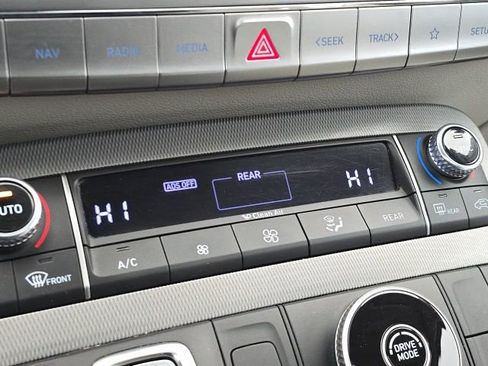 Used 2022 Hyundai Palisade SEL w/ Premium Package image 17