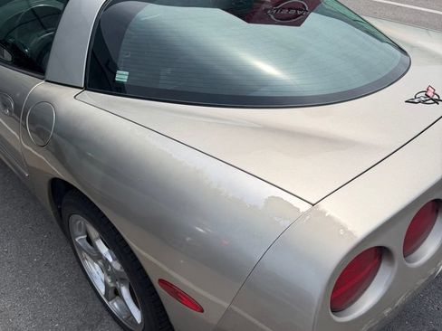 Used 2000 Chevrolet Corvette Coupe w/ Memory Pkg RWD image 4