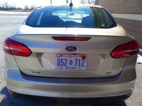 Used 2017 Ford Focus SE FWD image 7