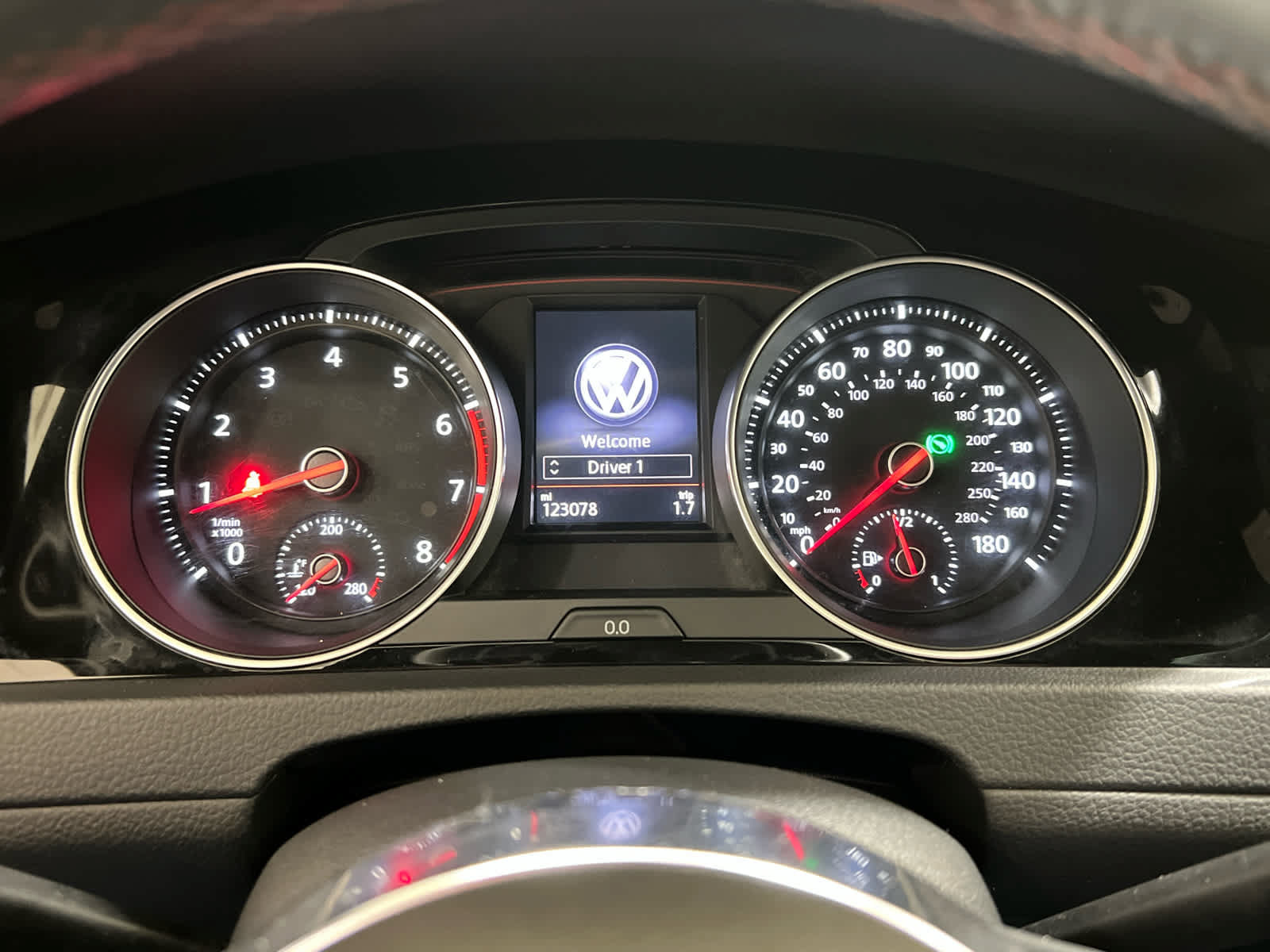 Used 2018 Volkswagen GTI SE FWD image 23