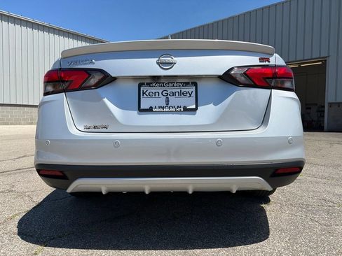 Used 2024 Nissan Versa SR FWD image 8