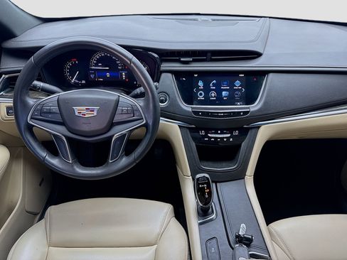 Used 2018 Cadillac XT5 FWD image 14