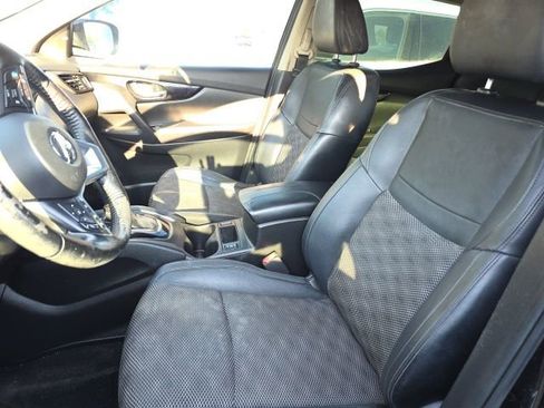 Certified 2021 Nissan Rogue Sport SV w/ Technology Package image 4