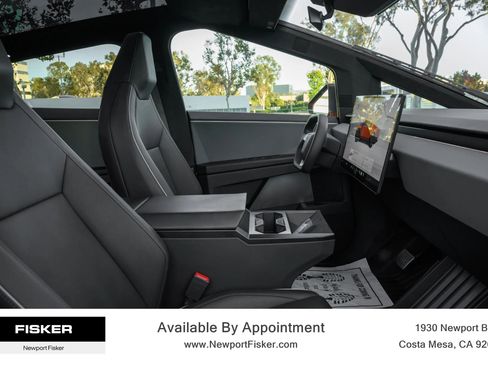 Used 2024 Tesla Cybertruck AWD Crew Cab image 30