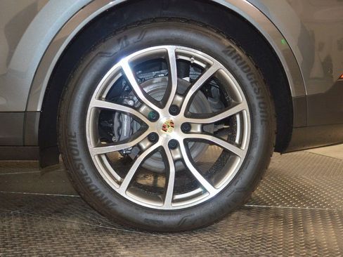 Certified 2024 Porsche Cayenne Coupe AWD/4WD image 14