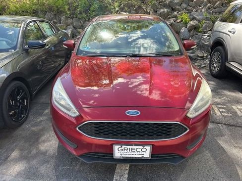 Used 2015 Ford Focus SE FWD image 2