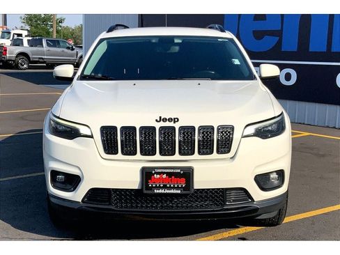 Used 2019 Jeep Cherokee Latitude Plus AWD/4WD image 3