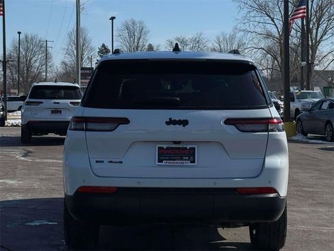 Used 2023 Jeep Grand Cherokee L Laredo image 7