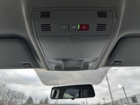 Used 2022 Volkswagen Taos SE image 18