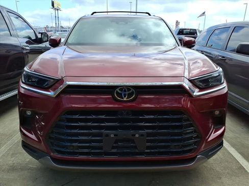 Certified 2025 Toyota Grand Highlander FWD image 3