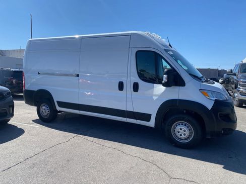 Used 2025 RAM ProMaster 2500 w/ Convenience Group FWD image 4