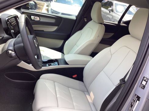 Used 2026 Volvo XC40 B5 Plus w/ Protection Package Premier image 15